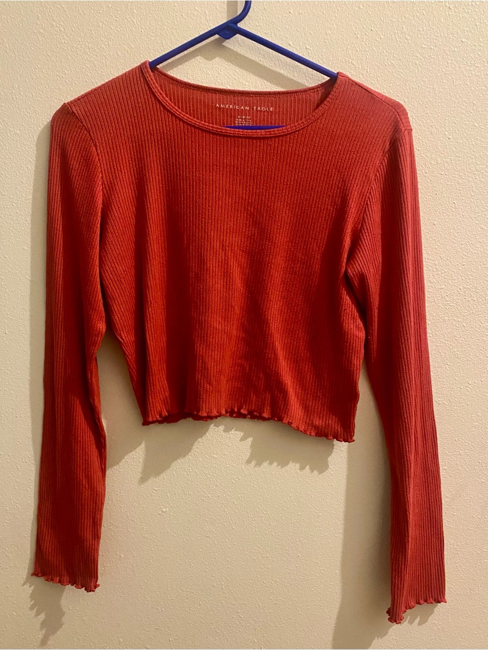 American Eagle Outfitters Ribbed dark pink Long-Sleeve. Lettuce Edge Crop Top